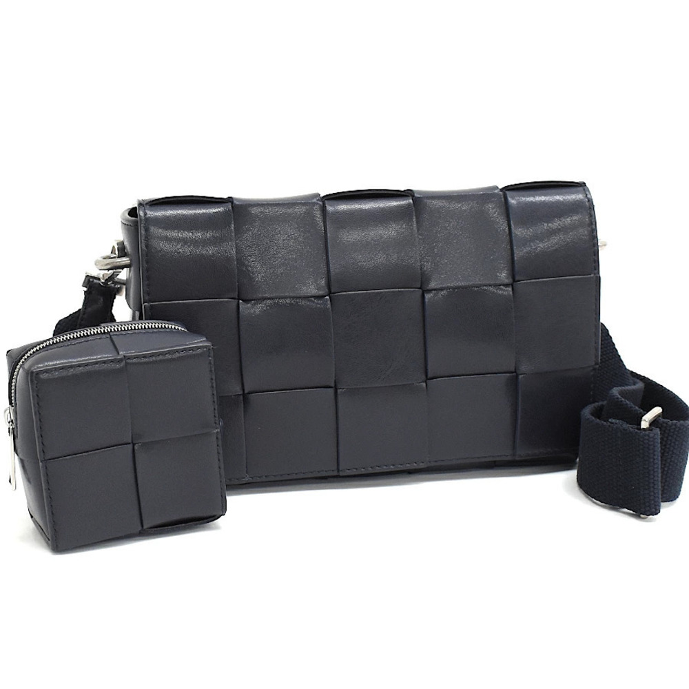 Bottega Veneta Versatile Cassette Bag Maxi Intrecciato Leather Navy Blue